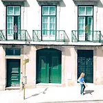 Hall Chiado بيت ضيافة