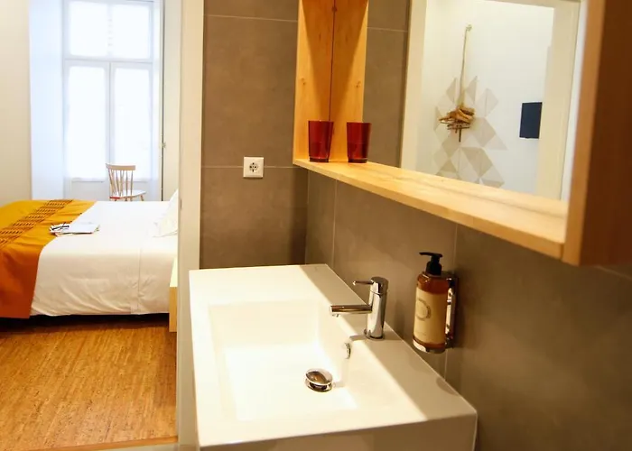 Hall Chiado Guest house 4*