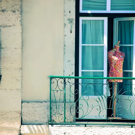 Hall Chiado بيت ضيافة